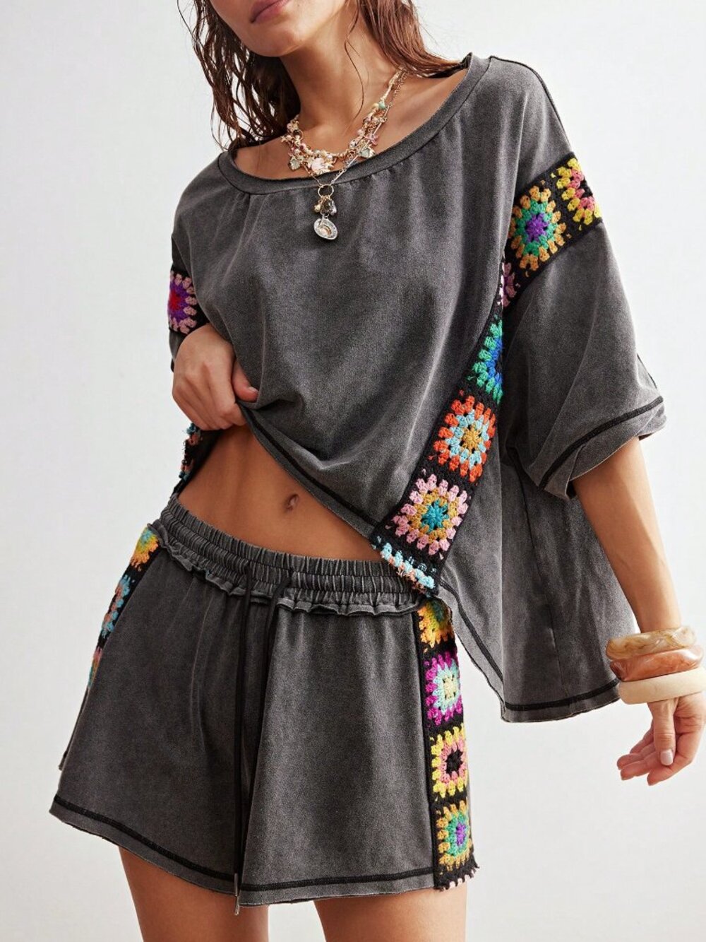 Black Casual Women's Knit Round Neck Loose Short Sleeve T-Shirt & Shorts - Picture 8 of 10